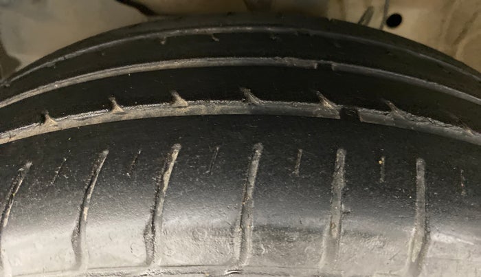 2017 Honda City V MT PETROL, Petrol, Manual, 30,111 km, Left Front Tyre Tread