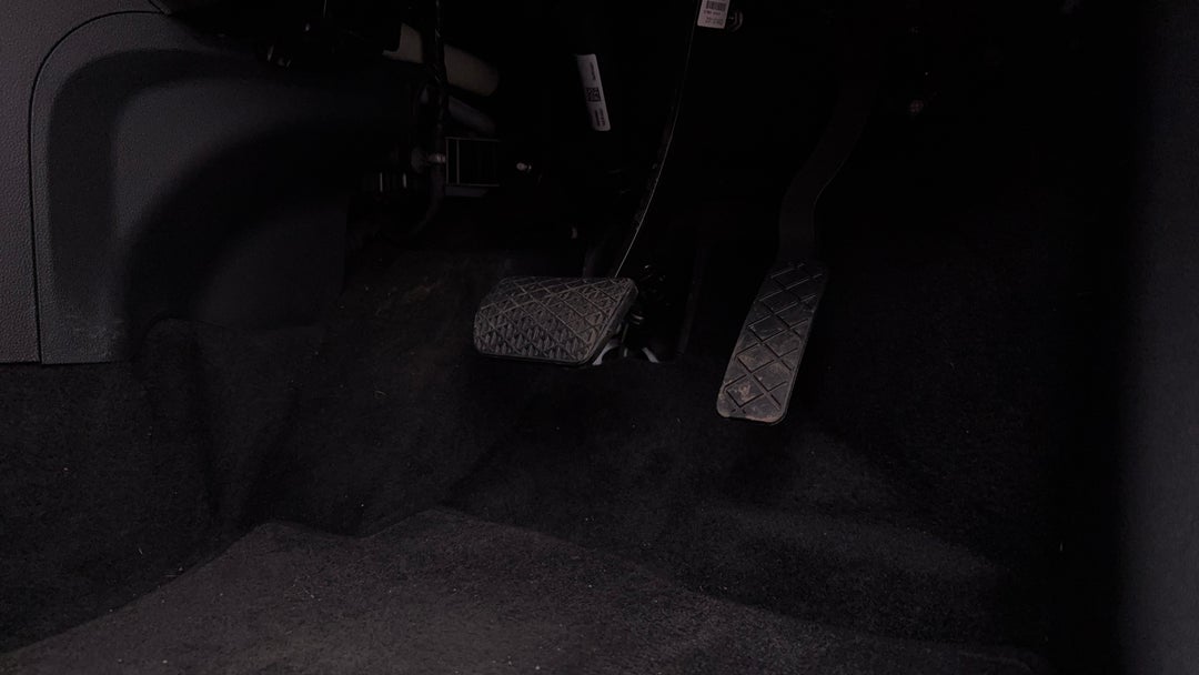 2023 MG Zst Core, Automatic, 8142 km, Pedals and Footmat