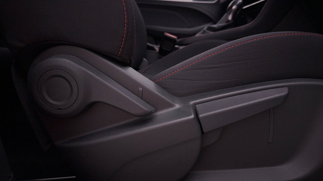 2023 MG Zst Core, Automatic, 8142 km, Drivers Side Adjustment Panel