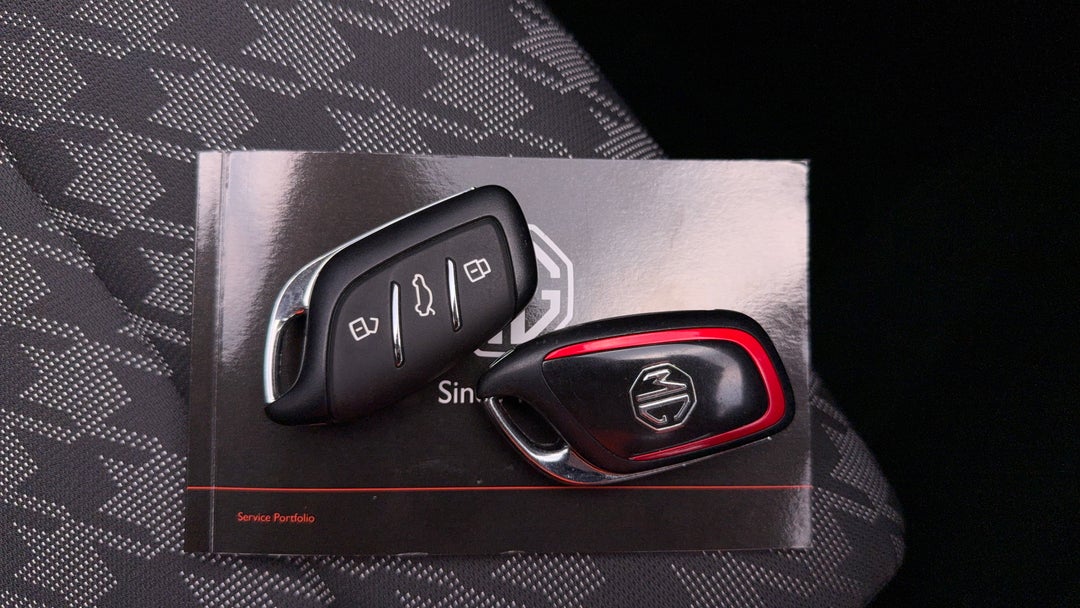 2023 MG Zst Core, Automatic, 8142 km, Key Close-up