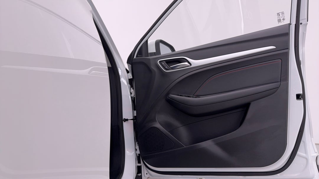 2023 MG Zst Core, Automatic, 8142 km, Speaker View