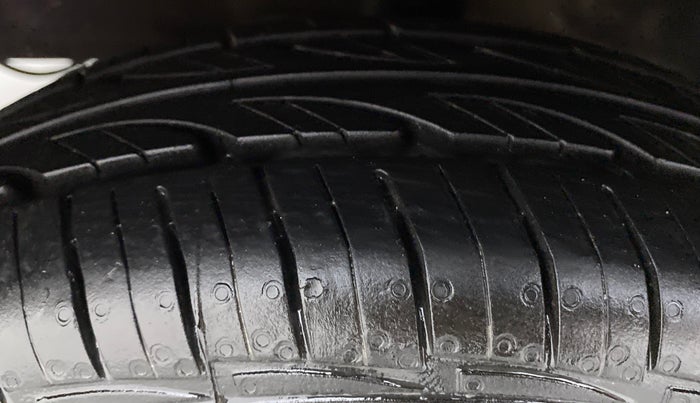 2015 Hyundai Eon ERA PLUS, Petrol, Manual, 22,825 km, Left Front Tyre Tread