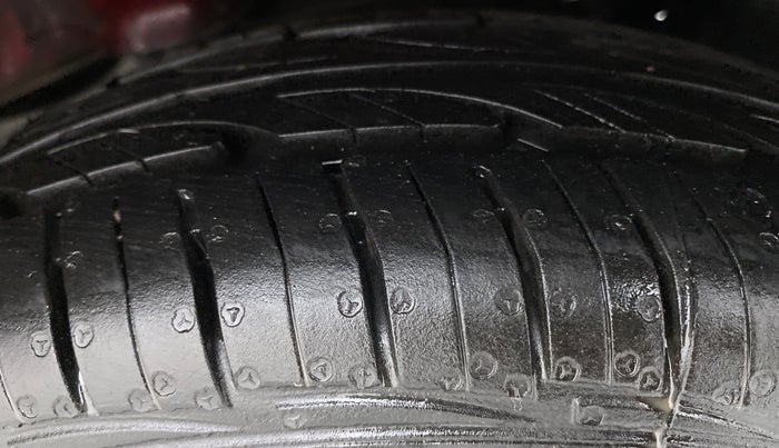 2015 Hyundai Eon ERA PLUS, Petrol, Manual, 22,825 km, Left Rear Tyre Tread