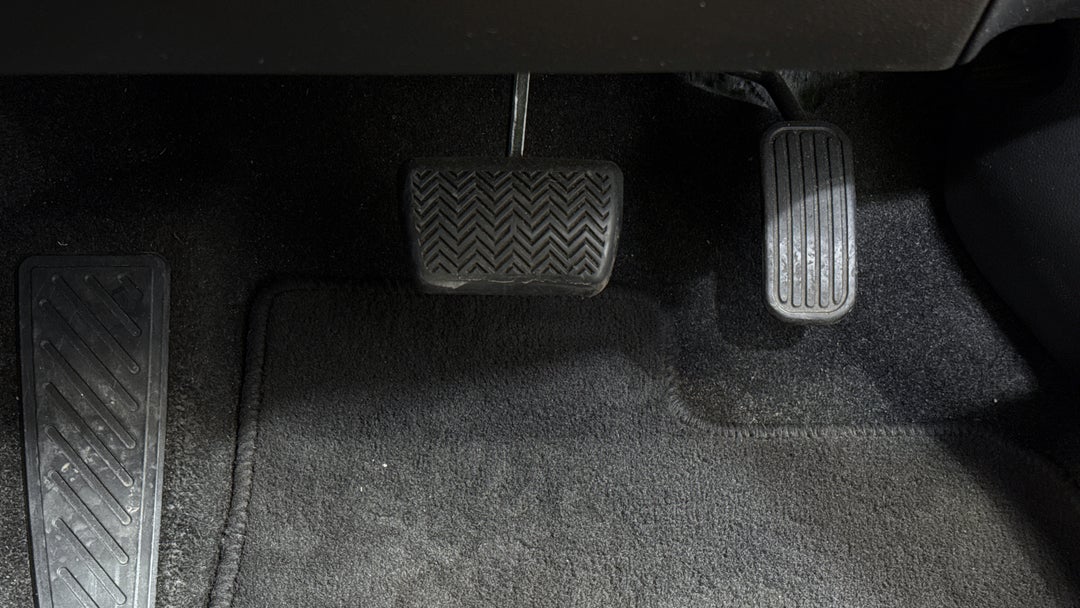 2020 Toyota Corolla Ascent Sport, Automatic, 61964 km, Pedals and Footmat