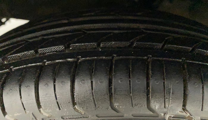 2012 Hyundai i10 MAGNA 1.2, Petrol, Manual, 40,209 km, Left Front Tyre Tread