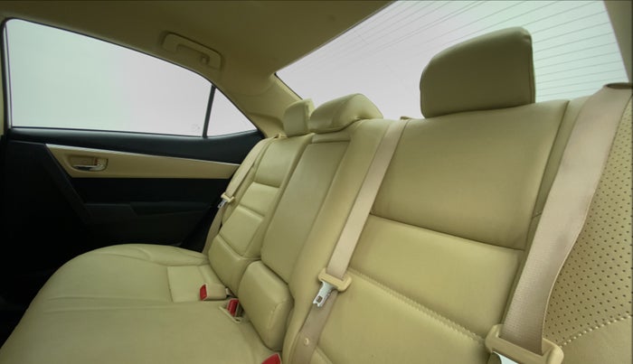 2017 Toyota Corolla Altis G, Petrol, Manual, 16,449 km, Right Side Rear Door Cabin
