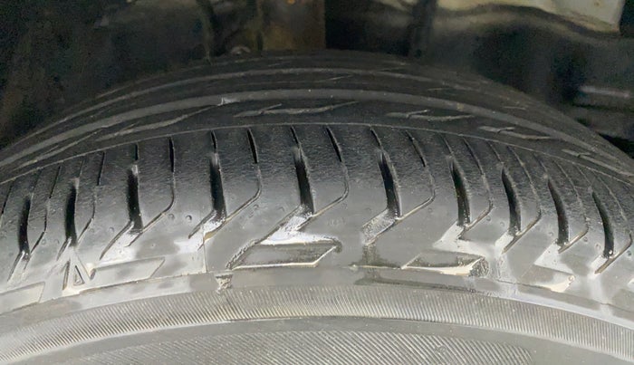 2017 Toyota Corolla Altis G, Petrol, Manual, 16,449 km, Right Front Tyre Tread