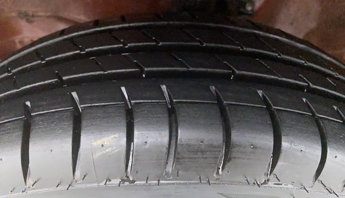 2015 Maruti Wagon R 1.0 VXI, Petrol, Manual, 31,341 km, Left Front Tyre Tread