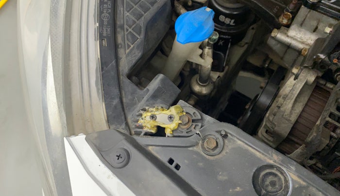 2014 Hyundai i20 SPORTZ 1.2 VTVT, Petrol, Manual, 42,730 km, Right headlight - Clamp has minor damage