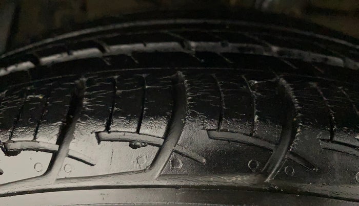 2017 Maruti Ciaz ZXI, Petrol, Manual, 42,387 km, Left Front Tyre Tread