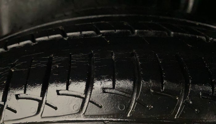 2017 Maruti Ciaz ZXI, Petrol, Manual, 42,387 km, Left Rear Tyre Tread