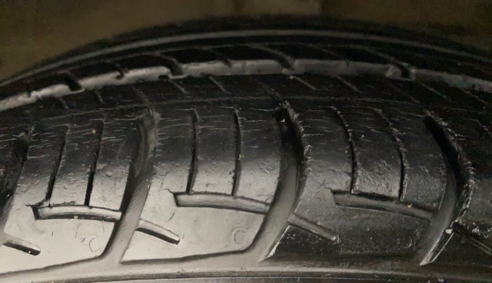 2017 Maruti Ciaz ZXI, Petrol, Manual, 42,387 km, Right Front Tyre Tread