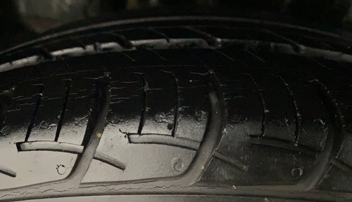 2017 Maruti Ciaz ZXI, Petrol, Manual, 42,387 km, Right Rear Tyre Tread