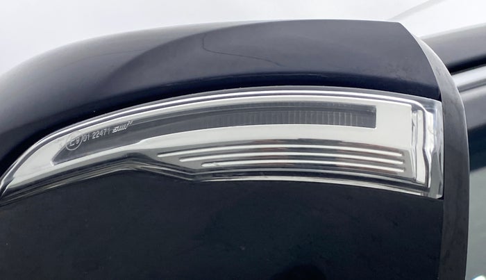 2021 Mahindra XUV700 AX 7 LUXURY P AT 7 STR, Petrol, Automatic, 9,178 km, Left rear-view mirror - Indicator light not working