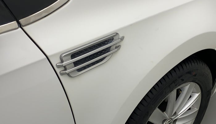 2017 Volkswagen Vento HIGHLINE PLUS 1.5 16 ALLOY, Diesel, Manual, 92,951 km, Right fender - Paint has minor damage