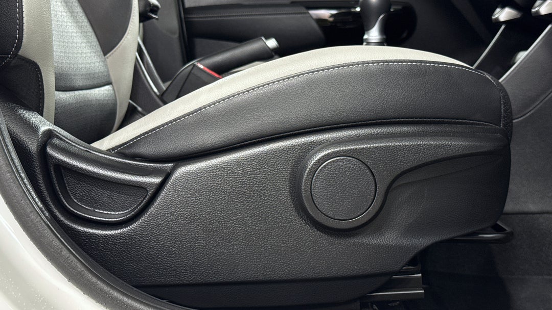 2025 Kia Picanto Gt Line (pe2), Manual, 5629 km, Drivers Side Adjustment Panel