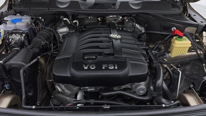 Volkswagen Touareg-Engine Bonet View