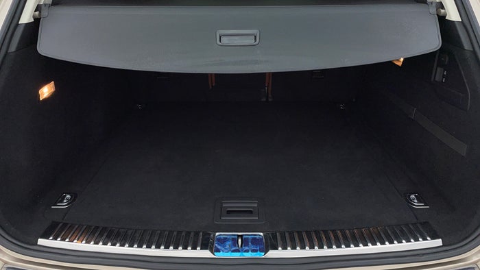 Volkswagen Touareg-Boot Inside View