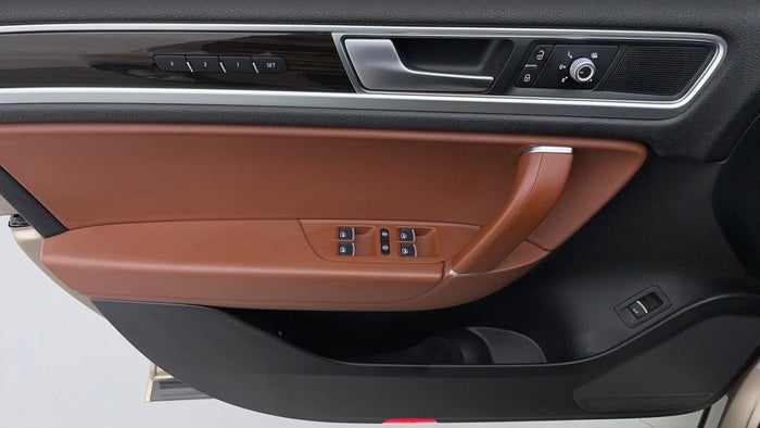 Volkswagen Touareg-Driver Side Door Panels Controls