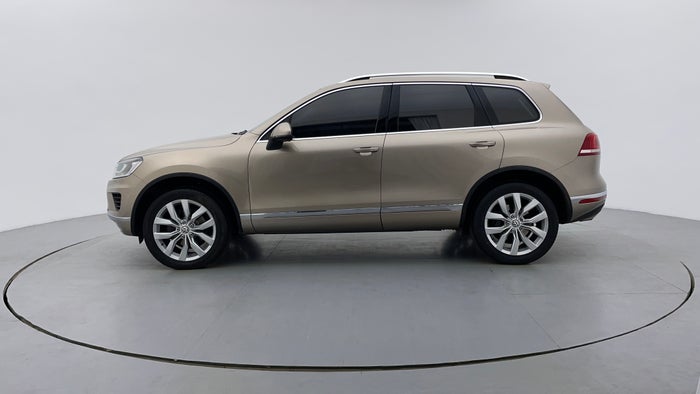 Volkswagen Touareg-Left Side View
