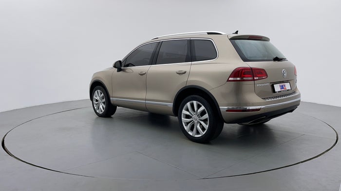 Volkswagen Touareg-Left Back Diagonal (45- Degree) View