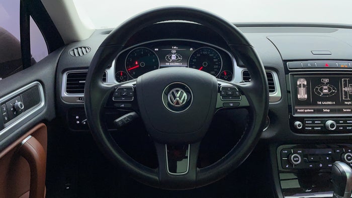 Volkswagen Touareg-Steering Wheel Close-up