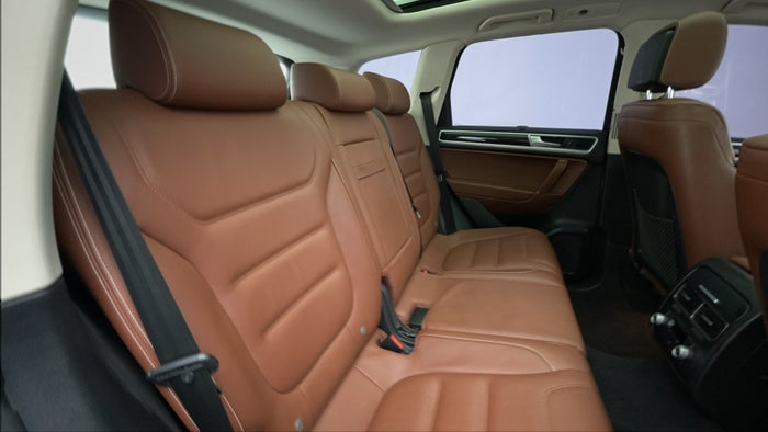 Volkswagen Touareg-Right Side Door Cabin View