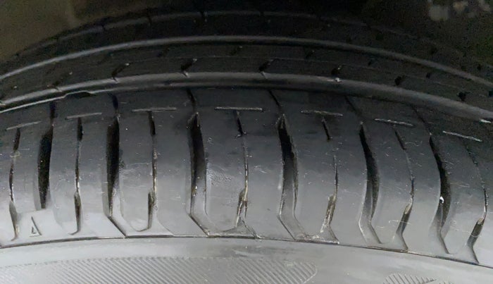 2018 Maruti Dzire VXI, Petrol, Manual, 40,604 km, Left Front Tyre Tread