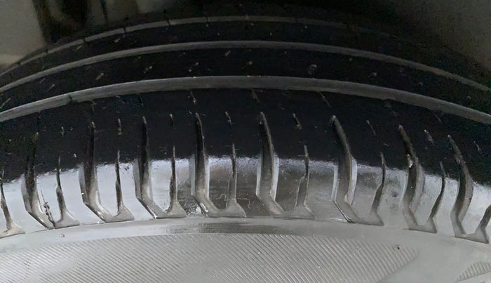 2018 Maruti Dzire VXI, Petrol, Manual, 40,604 km, Right Rear Tyre Tread