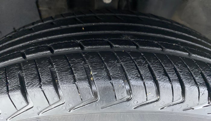 2019 Renault Kwid RXL, Petrol, Manual, 40,918 km, Left Front Tyre Tread