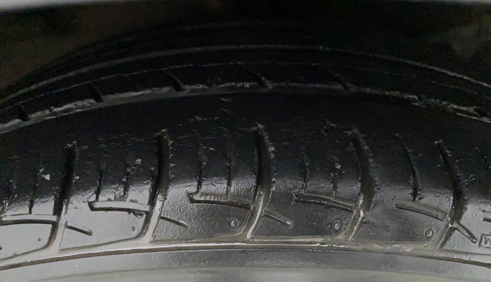 2015 Hyundai Verna FLUIDIC 1.4 CRDI, Diesel, Manual, 52,755 km, Right Front Tyre Tread