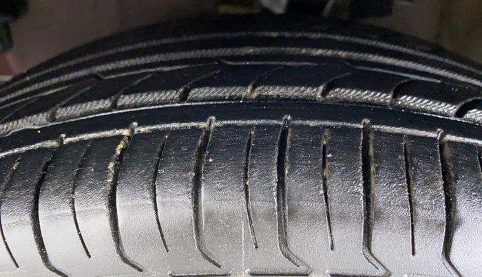 2016 Hyundai i10 SPORTZ 1.1 IRDE2, Petrol, Manual, 45,970 km, Left Front Tyre Tread