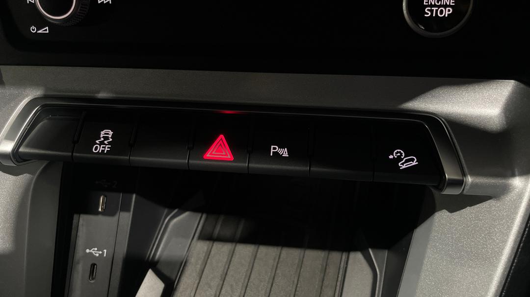 2021 Audi Q3 35 Tfsi, Automatic, 44475 km, Utility Switches/Buttons