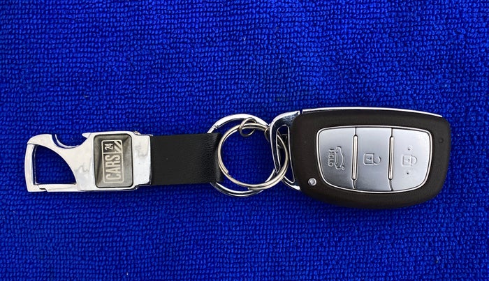 2015 Hyundai Grand i10 ASTA 1.2 KAPPA VTVT, Petrol, Manual, 44,159 km, Key Close Up