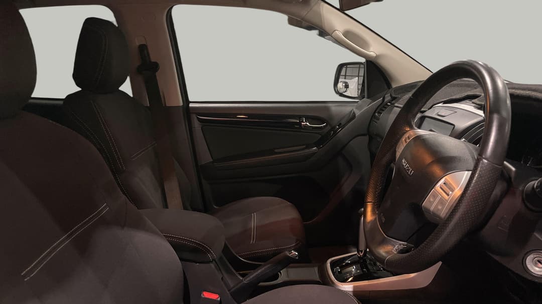 2020 Isuzu MU-X Ls-u (4x2), Automatic, 103754 km, Right Side Front Door Cabin View
