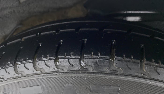 2011 Hyundai i10 ERA 1.1 IRDE, CNG, Manual, 53,603 km, Left Rear Tyre Tread