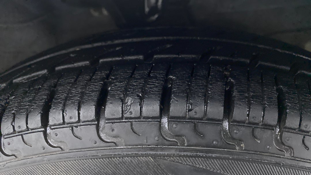 Right Front Tyre Tread