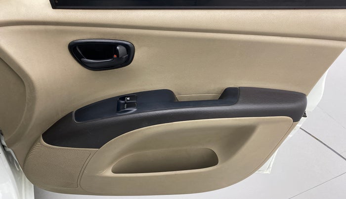 2011 Hyundai i10 ERA 1.1 IRDE, CNG, Manual, 53,603 km, Driver Side Door Panels Control