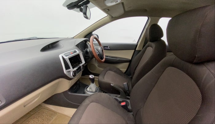 2013 Hyundai i20 SPORTZ 1.4 CRDI, Diesel, Manual, 1,15,441 km, Right Side Front Door Cabin