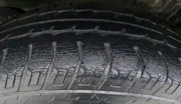 2011 Maruti Wagon R 1.0 LXI, Petrol, Manual, 19,557 km, Left Front Tyre Tread