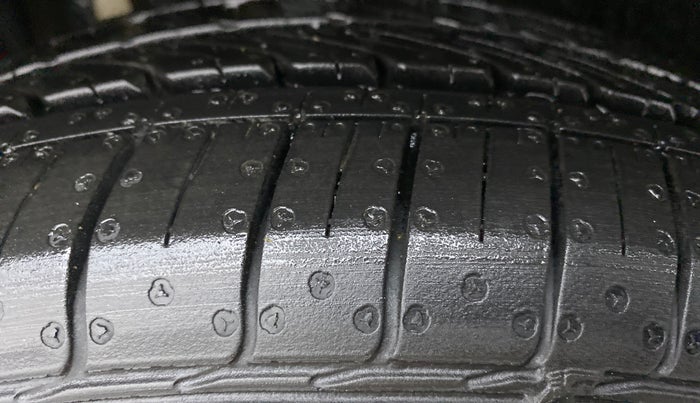 2017 Maruti Dzire ZDI Plus, Diesel, Manual, 51,933 km, Right Rear Tyre Tread