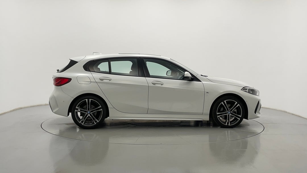 2020 BMW 1 18i M Sport, Automatic, 33702 km, Right Side View
