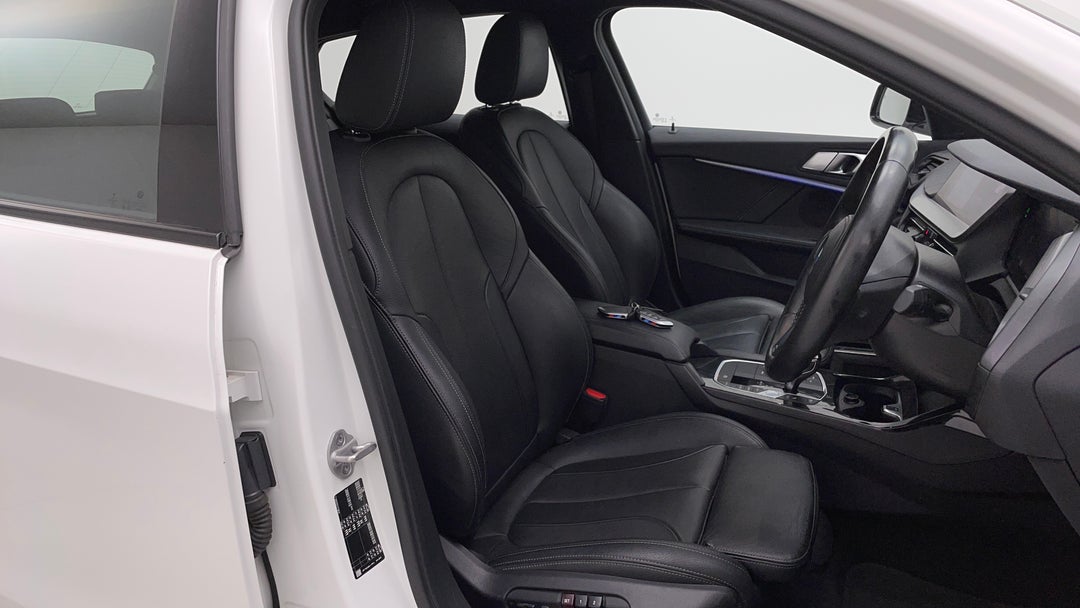 2020 BMW 1 18i M Sport, Automatic, 33702 km, Right Side Front Door Cabin View