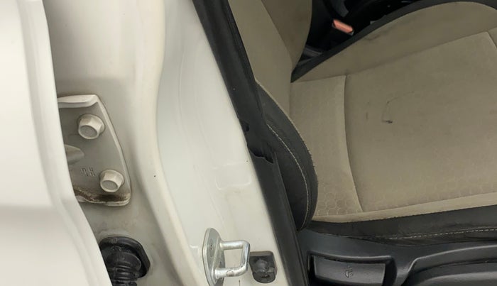 2015 Hyundai Elite i20 SPORTZ 1.2, Petrol, Manual, 99,313 km, Driver-side door - Beading has minor damage