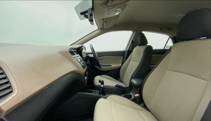 2015 Hyundai Elite i20 SPORTZ 1.2, Petrol, Manual, 99,313 km, Right Side Front Door Cabin