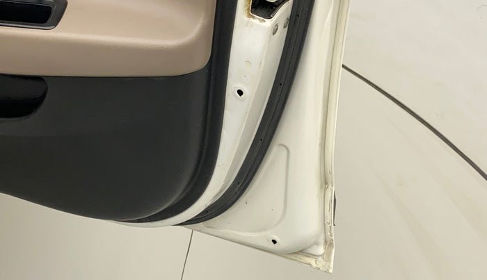 2015 Hyundai Elite i20 SPORTZ 1.2, Petrol, Manual, 99,313 km, Driver-side door - Door Stopper rubber missing