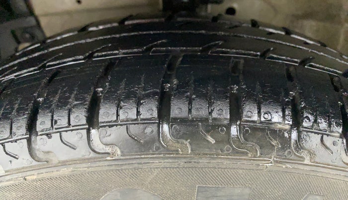 2012 Maruti Swift VXI D, Petrol, Manual, 77,567 km, Left Front Tyre Tread