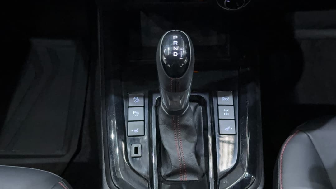 2024 Isuzu D-MAX X-terrain (4x4), Automatic, 24385 km, Gear Lever 