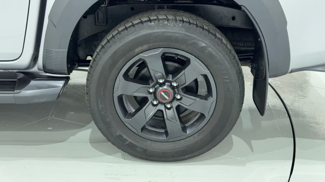 2024 Isuzu D-MAX X-terrain (4x4), Automatic, 24385 km, Left Rear Wheel