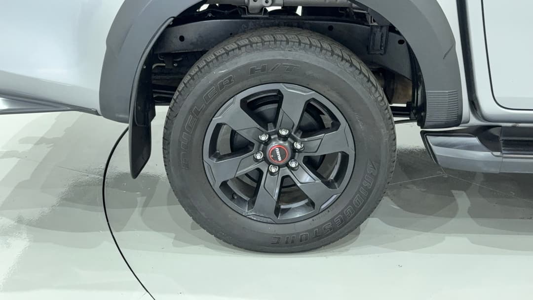 2024 Isuzu D-MAX X-terrain (4x4), Automatic, 24385 km, Right Rear Wheel
